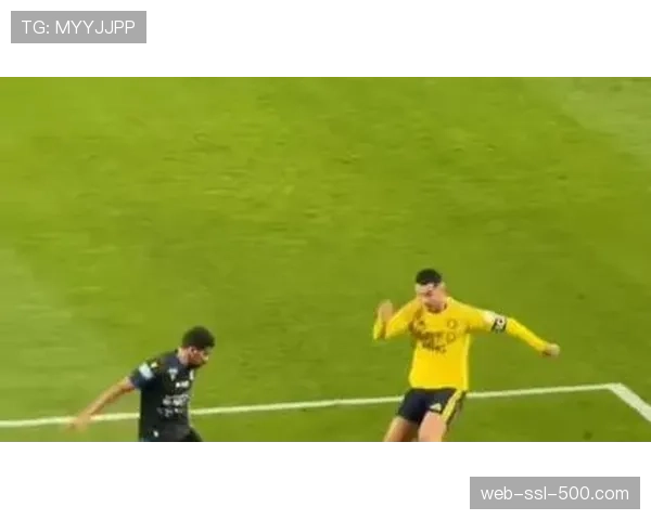 终场哨响，库尔图瓦跪地掩面反思致命失误